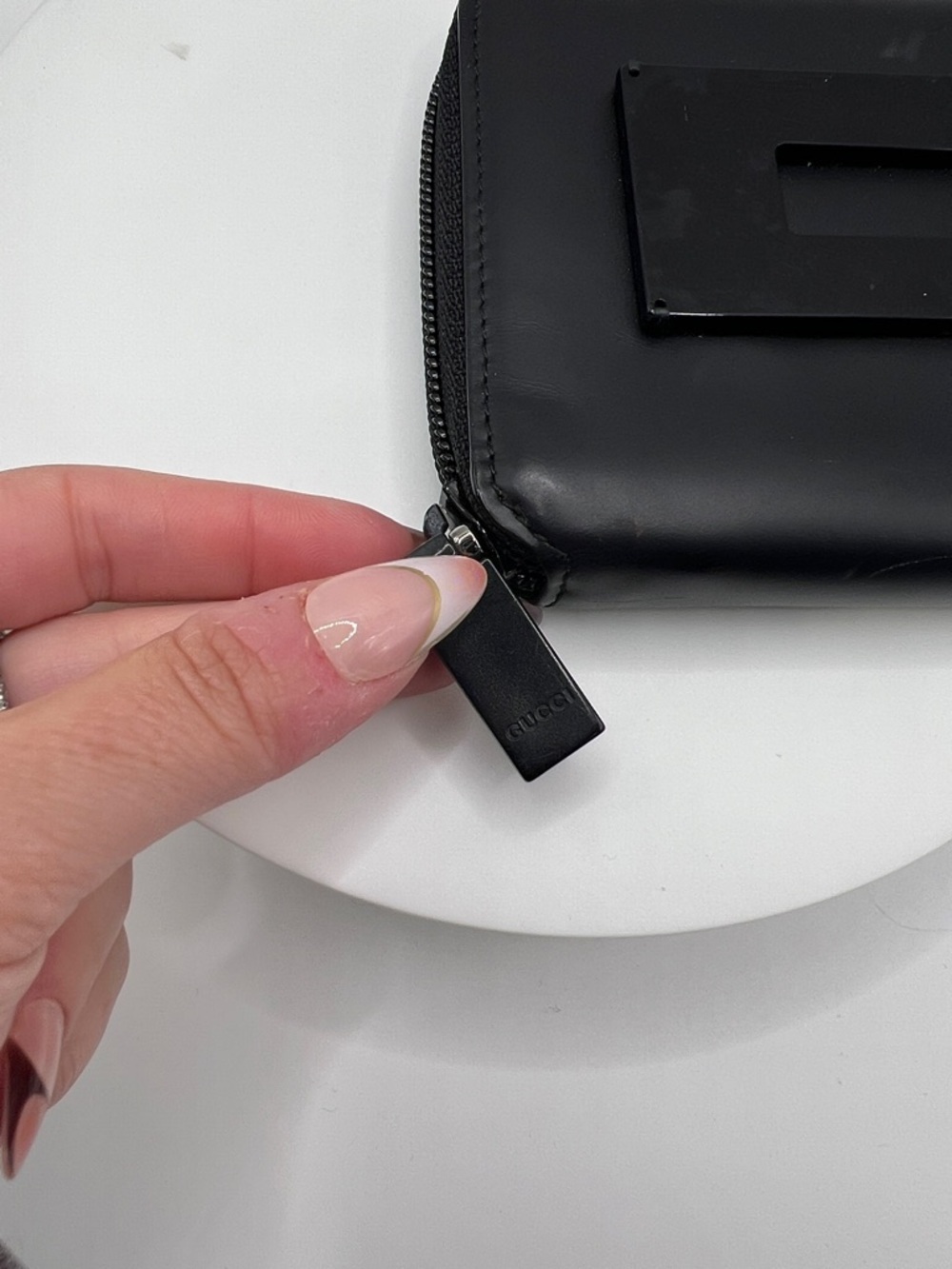 7050. Authentic Gucci Black Leather Zip Wallet with Glossy Logo. Made in Italy. - Picture 9 of 16